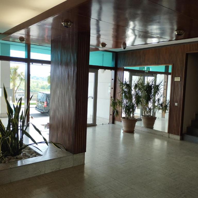 CHAMBRETTE boulevard des Pyrénées Hypercentre 10m carré WC sur le palier, porte40 - Appartement 1 Chambre - 13