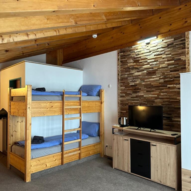 Touristenheim Bergfreude - Familienzimmer mit Balkon - 5