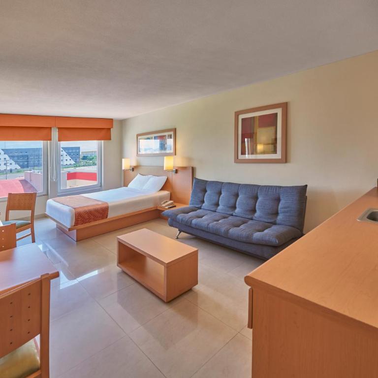 City Express by Marriott Mazatlan - Superior Queen Room with Sofa Bed - 1