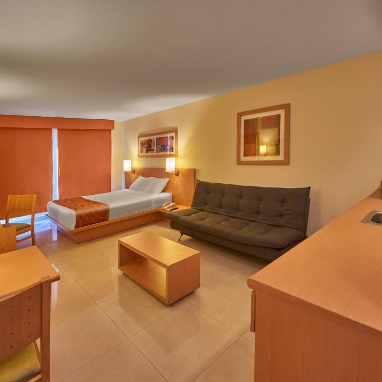 City Express by Marriott Mazatlan - Superior Queen Room with Sofa Bed - 2