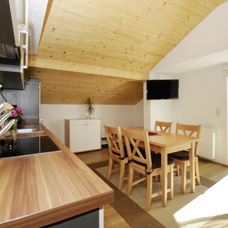 Aktiv-Ferienwohnungen Montafon - Apartment mit 1 Schlafzimmer und Balkon - 1
