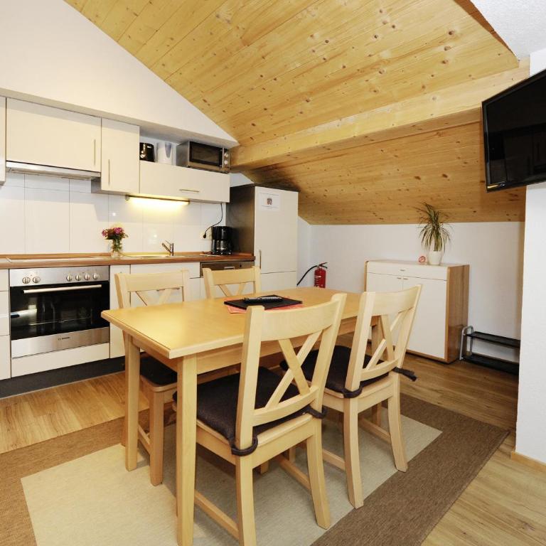 Aktiv-Ferienwohnungen Montafon - Apartment mit 1 Schlafzimmer und Balkon - 2