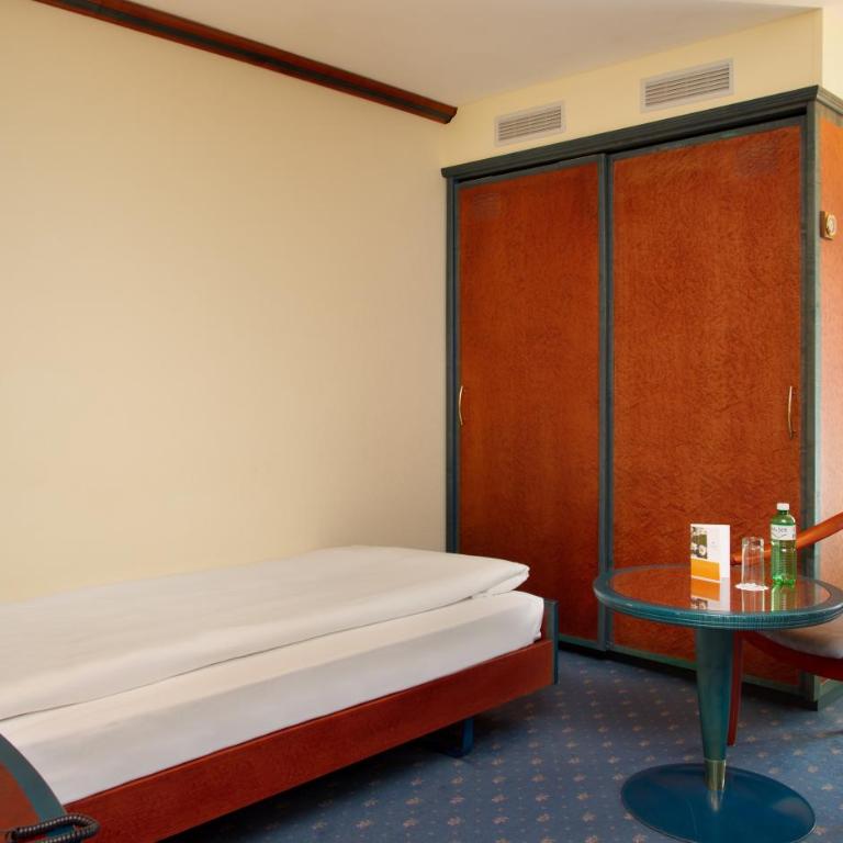 Thermal Hotels & Walliser Alpentherme Leukerbad - Deluxe Einzelzimmer Grand Bain - 2