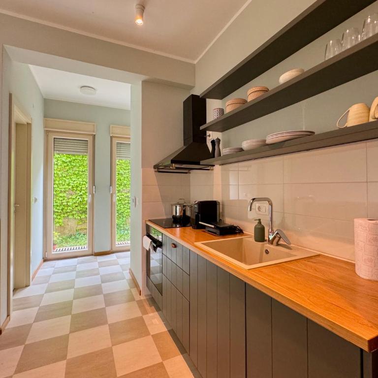 Olea Apartments Orahovac - One-Bedroom Apartment with Balcony and Sea View - 8