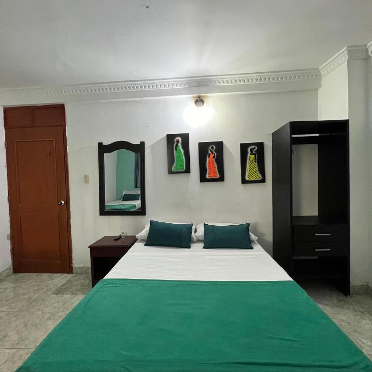 Hotel Coco Beach Santa Marta - Quadruple Room with Private Bathroom - 3