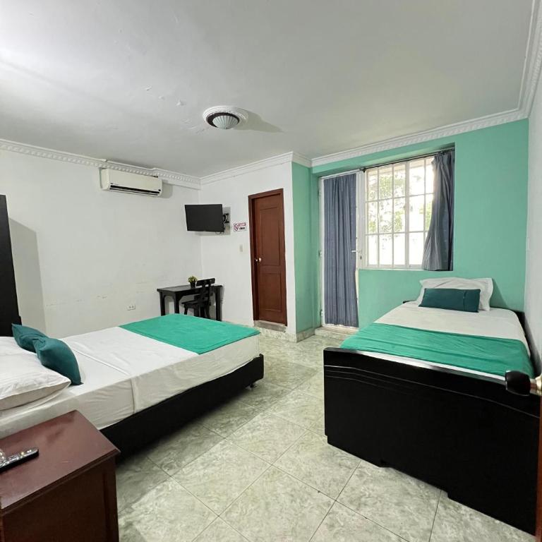 Hotel Coco Beach Santa Marta - Quadruple Room with Private Bathroom - 4