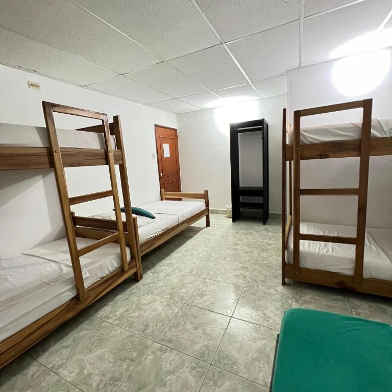 Hotel Coco Beach Santa Marta - Family Room with Private Bathroom - 6