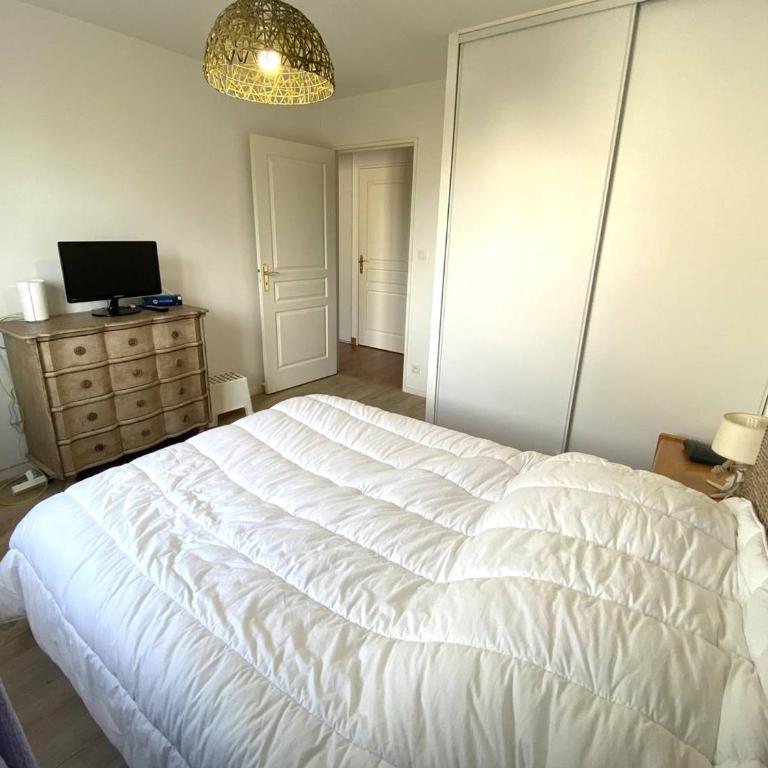 Appartement au calme avec WIFI, balcon, parking au centre de Perros-Guirec, à 500m des commerces - FR-1-368-420 - Apartment - 6