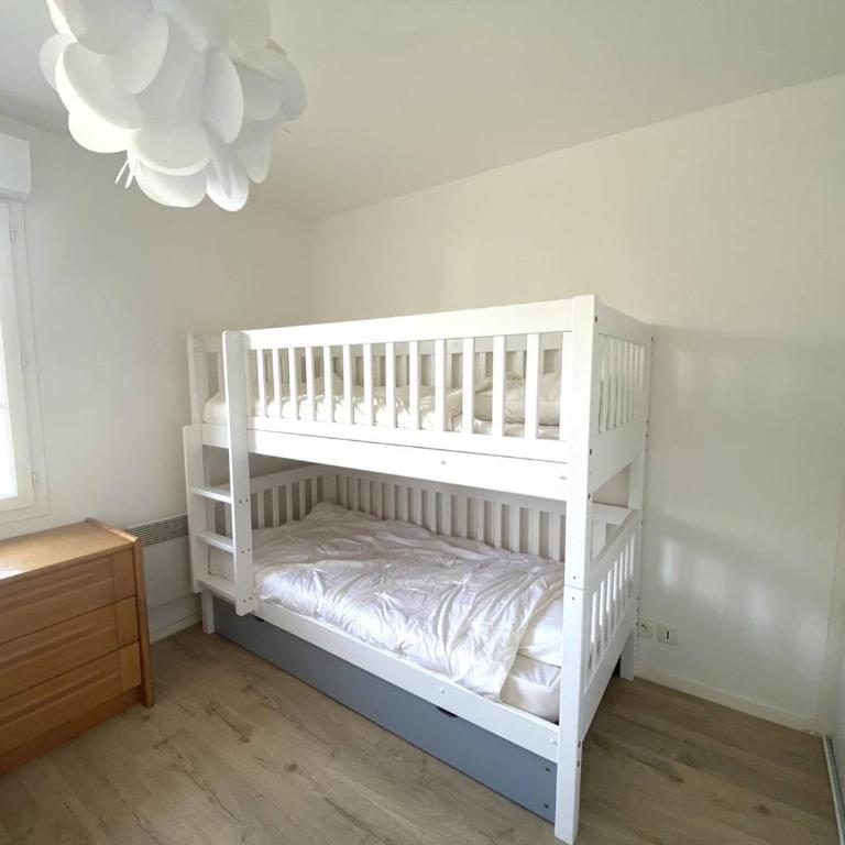Appartement au calme avec WIFI, balcon, parking au centre de Perros-Guirec, à 500m des commerces - FR-1-368-420 - Apartment - 8