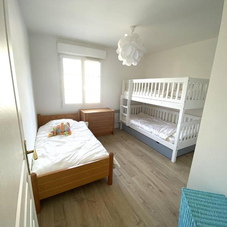 Appartement au calme avec WIFI, balcon, parking au centre de Perros-Guirec, à 500m des commerces - FR-1-368-420 - Apartment - 9