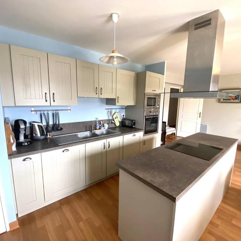 Appartement au calme avec WIFI, balcon, parking au centre de Perros-Guirec, à 500m des commerces - FR-1-368-420 - Apartment - 10