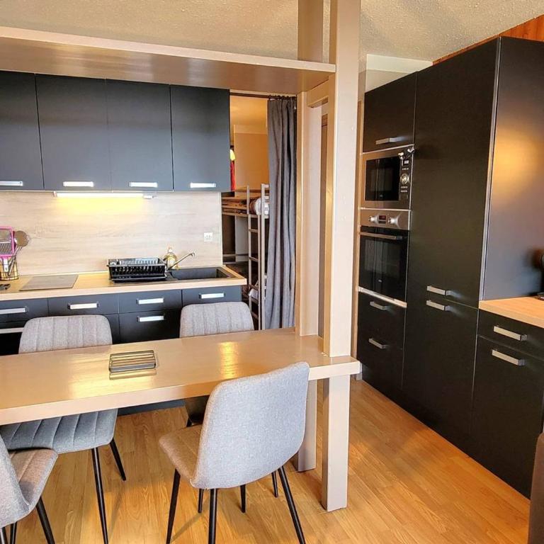 Grand studio rénové, confort moderne, balcon sud, proche ski et randonnées - FR-1-393-172 - Studio - 2