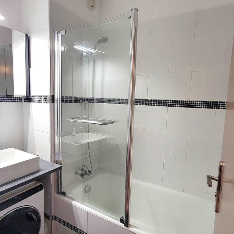 Grand studio rénové, confort moderne, balcon sud, proche ski et randonnées - FR-1-393-172 - Studio - 4