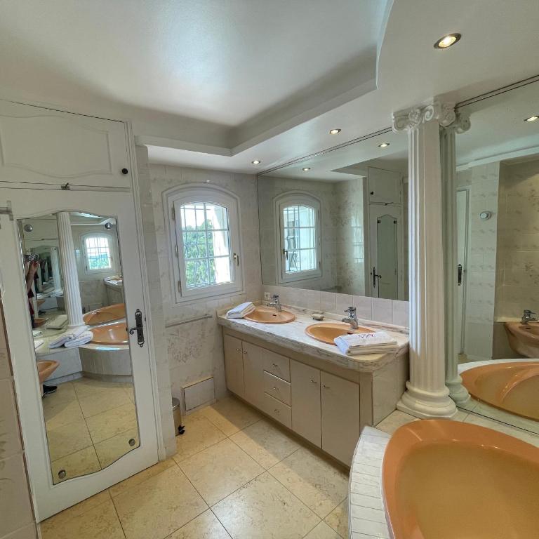 La Bergerie B&B - Chambre Lit King-Size - Vue sur Mer - 9