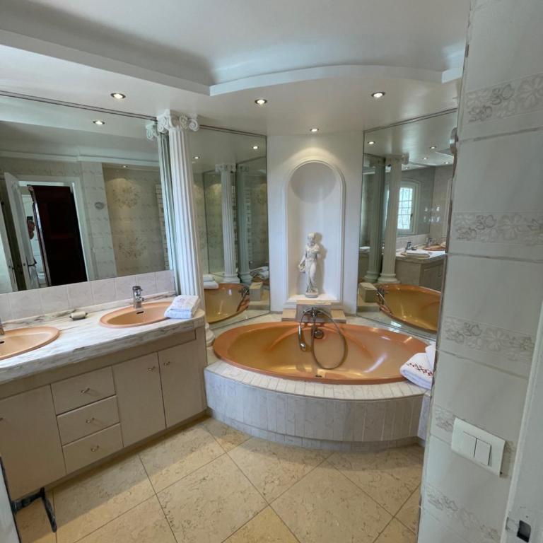La Bergerie B&B - Chambre Lit King-Size - Vue sur Mer - 8