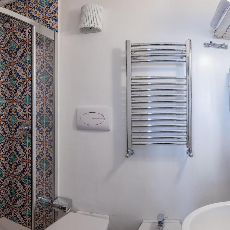 Tannur B&B - Double Room with French Bed with Balcony and Sea View - 2