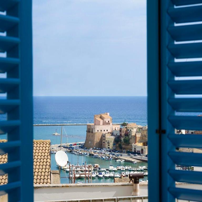 Tannur B&B - Double Room with French Bed with Balcony and Sea View - 4