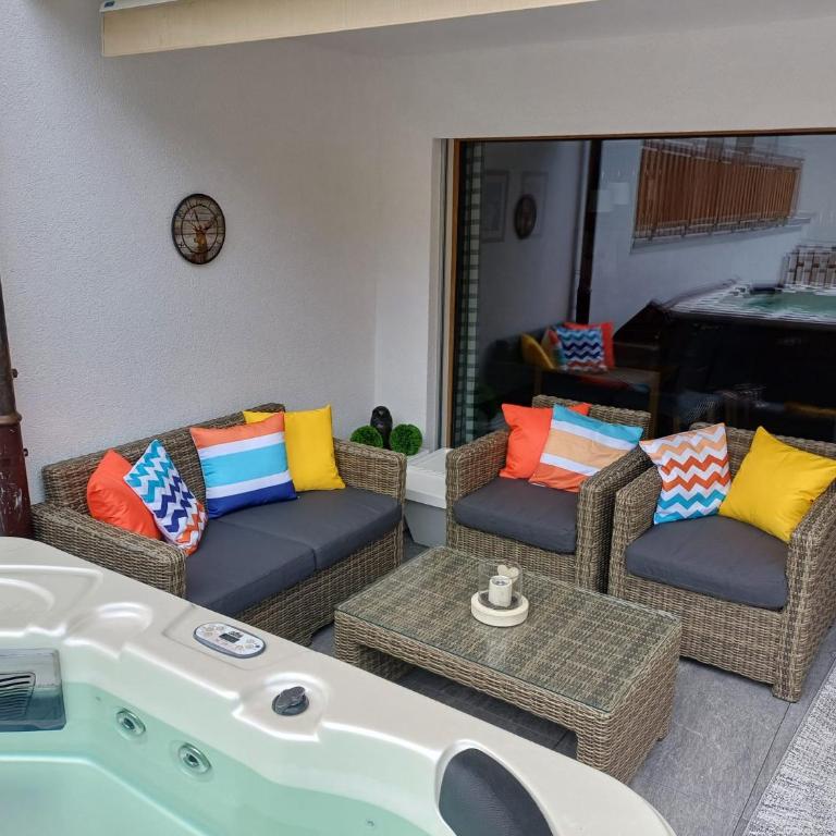 Spacieux appart - 2 chambres à coucher incl Jacuzzi Privé - Apartamento de 2 dormitorios - 68