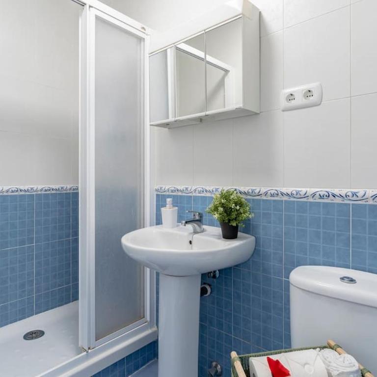 Bonito estudio carihuela con terraza, Wifi, playa a 150 metros - Apartamento de 1 dormitorio - 12
