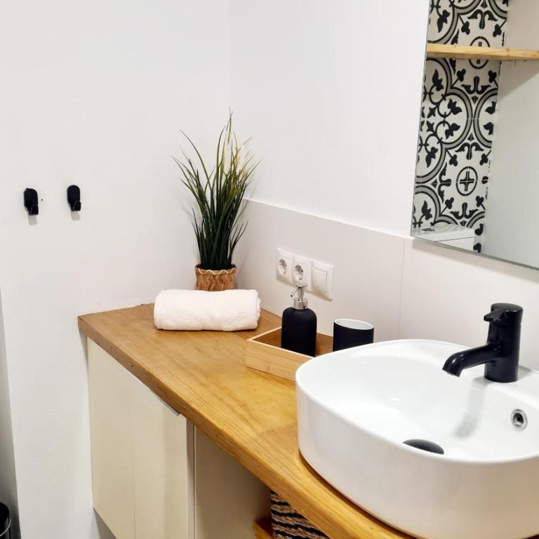 Hygge Flat - One-Bedroom Apartment - 12