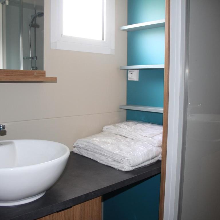 Camping Le Clos du Rhône - Two-Bedroom Chalet - 4