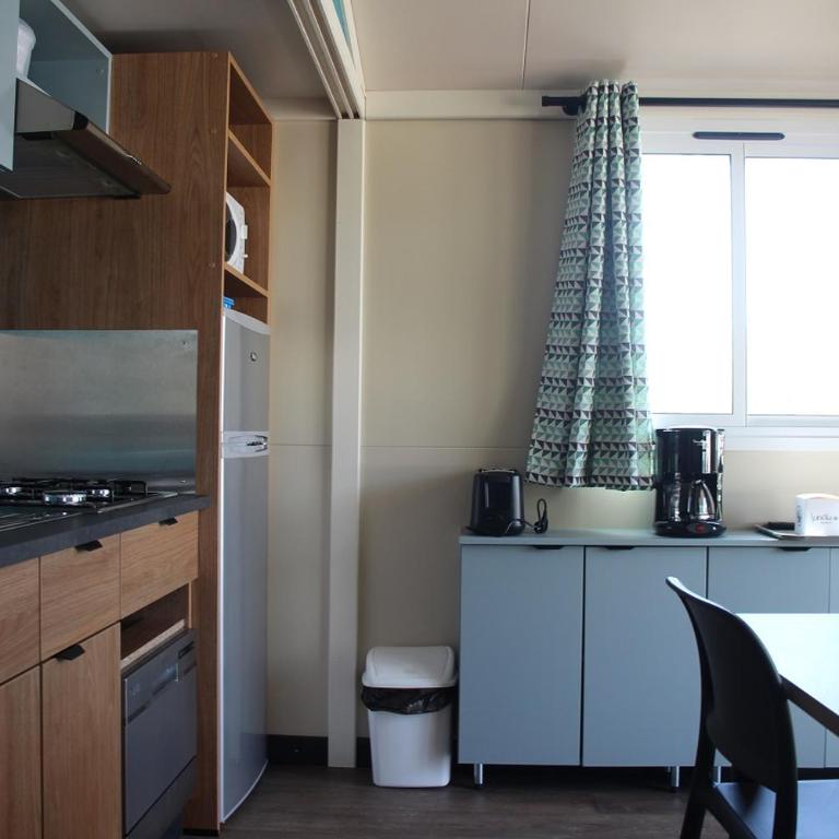 Camping Le Clos du Rhône - Two-Bedroom Chalet - 1
