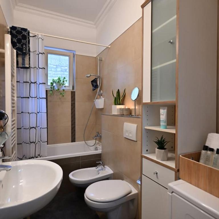 Luxury Urban Oasis City Center - Two-Bedroom Apartment - 22