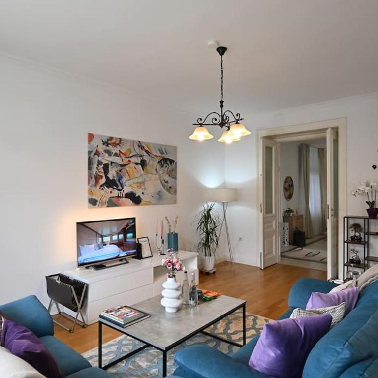 Luxury Urban Oasis City Center - Two-Bedroom Apartment - 5