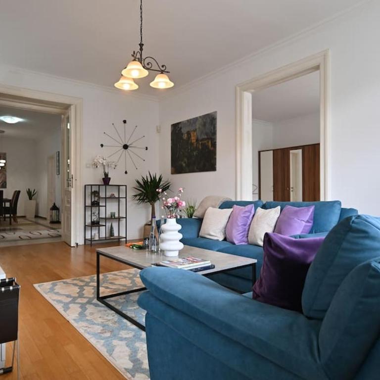 Luxury Urban Oasis City Center - Two-Bedroom Apartment - 6