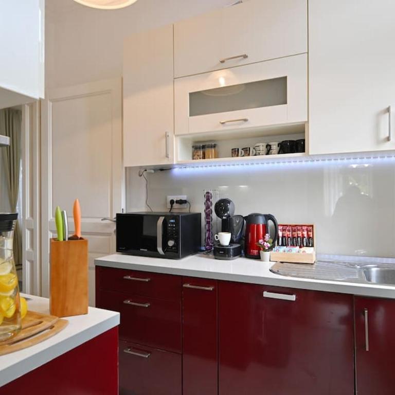 Luxury Urban Oasis City Center - Two-Bedroom Apartment - 36