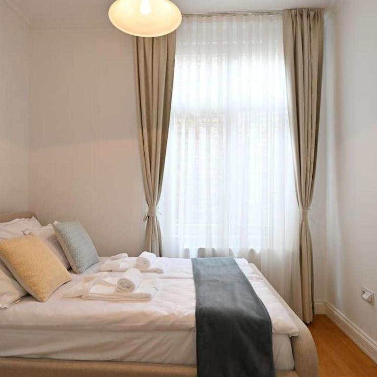 Luxury Urban Oasis City Center - Two-Bedroom Apartment - 26