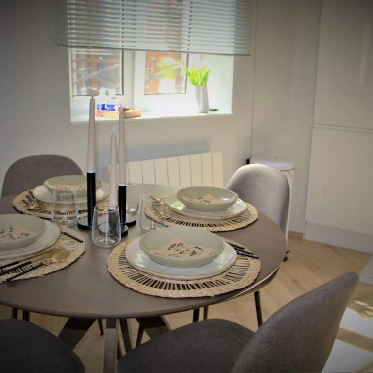 Hôtel Metz mon amour, un séjour à 200m de la cathédrale ! Classé 3 étoiles ! - Appartement 1 Chambre - 12