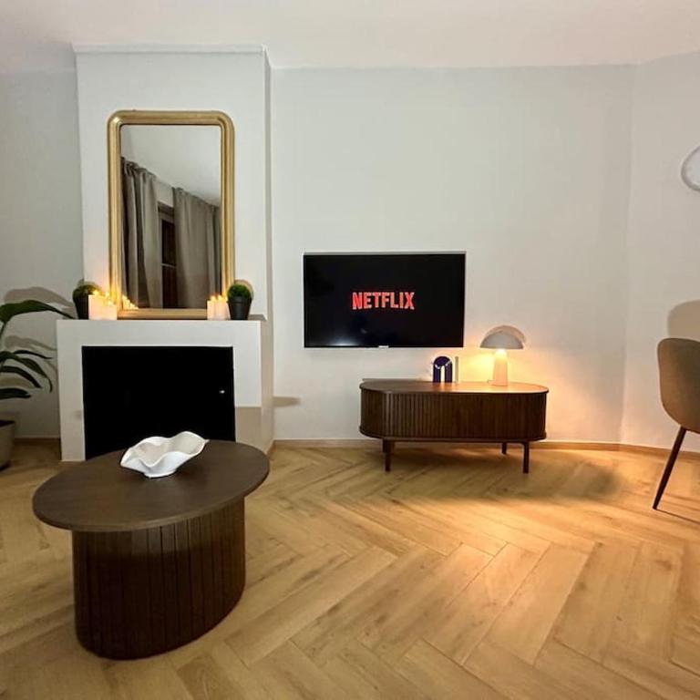Hôtel Metz mon amour, un séjour à 200m de la cathédrale ! Classé 3 étoiles ! - Appartement 1 Chambre - 4