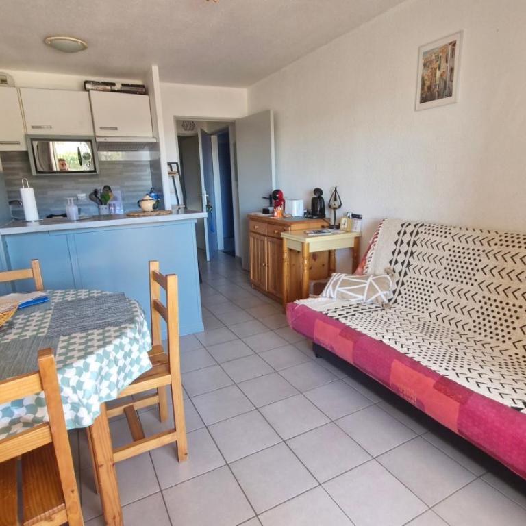 CLOS ST CYPRIEN Superbe T2 proche plage et port - terrasse - Piscine - parking - One-Bedroom Apartment - 2