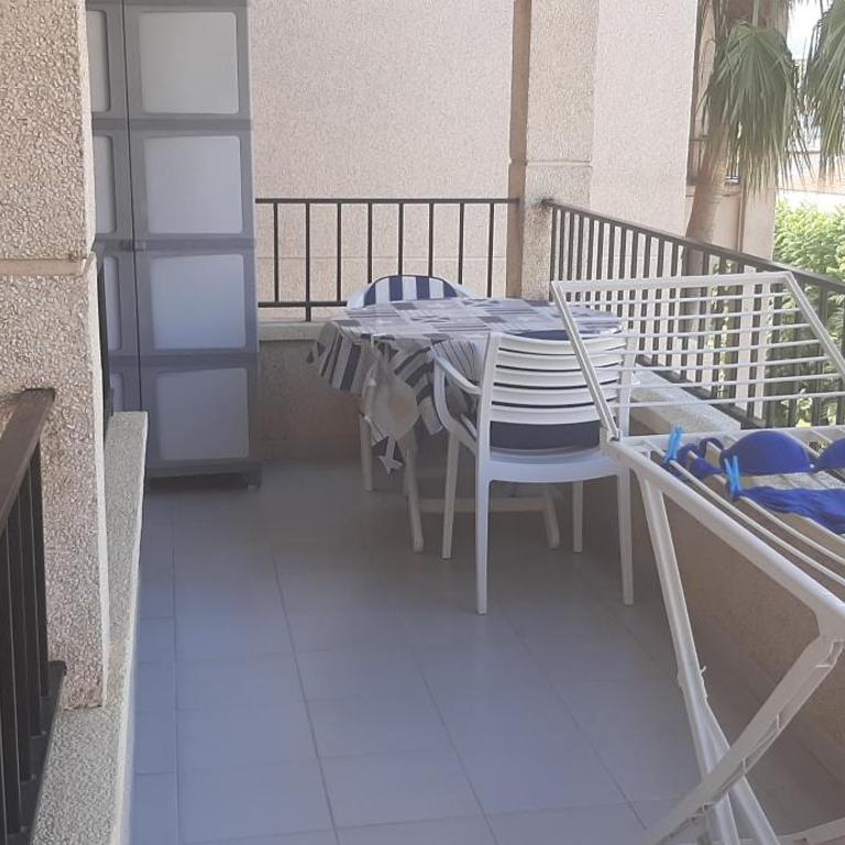50 m de la plage! Proche du centre ville! Piscine! Vue sur mer et montagnes! Wifi! 2 vélos à disposition! - Two-Bedroom Apartment - 35