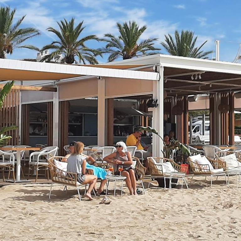 50 m de la plage! Proche du centre ville! Piscine! Vue sur mer et montagnes! Wifi! 2 vélos à disposition! - Two-Bedroom Apartment - 45