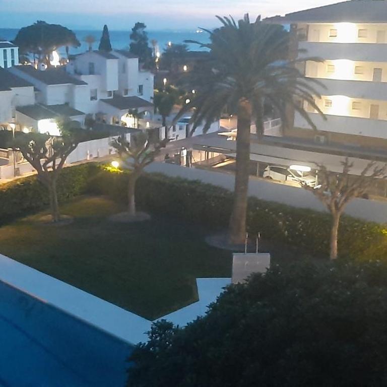 50 m de la plage! Proche du centre ville! Piscine! Vue sur mer et montagnes! Wifi! 2 vélos à disposition! - Two-Bedroom Apartment - 17