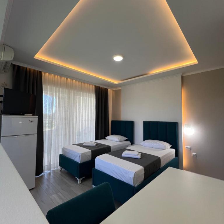 Apartments Fati & Flori - Četvorokrevetna Soba sa Balkonom - 1