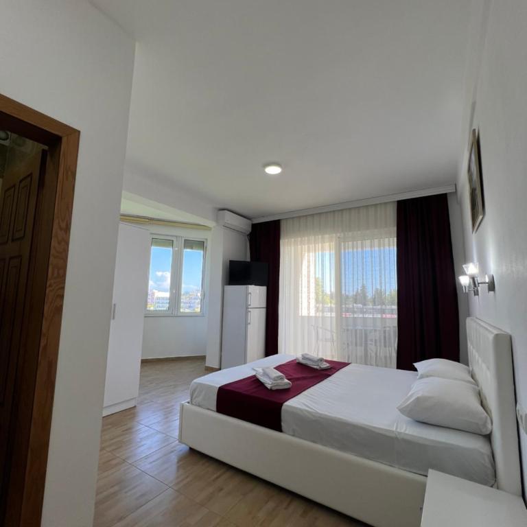 Apartments Fati & Flori - Četvorokrevetna Soba sa Balkonom - 8