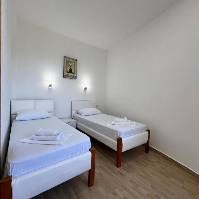 Apartments Fati & Flori - Četvorokrevetna Soba sa Balkonom - 10