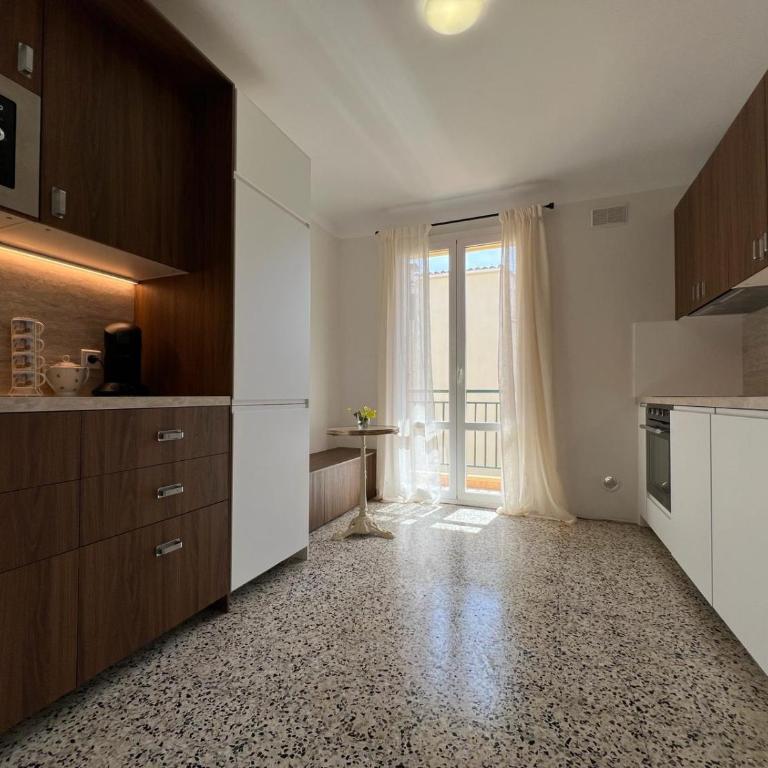 Résidence Libertà - T4 spacieux, calme, lumineux, centre ville, loggia et balcon - Appartement 3 Chambres - 8