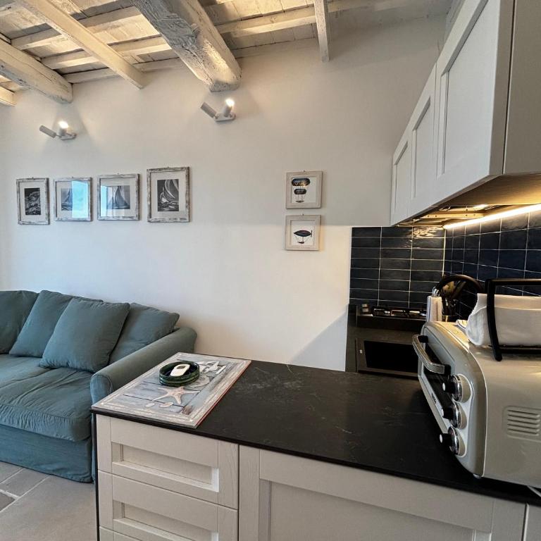 Suite Ventidue - Fronte Mare - Appartamento con 1 Camera da Letto e Balcone - 11