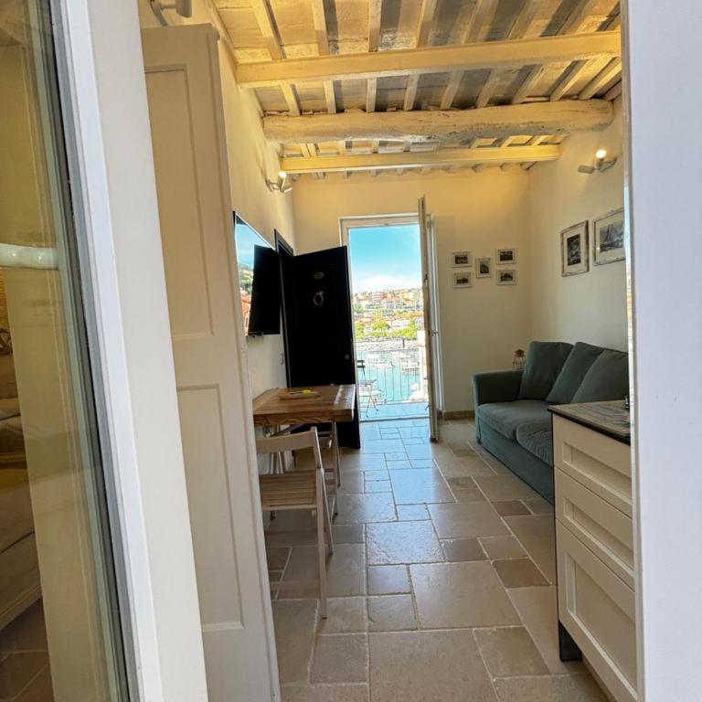 Suite Ventidue - Fronte Mare - Appartamento con 1 Camera da Letto e Balcone - 10