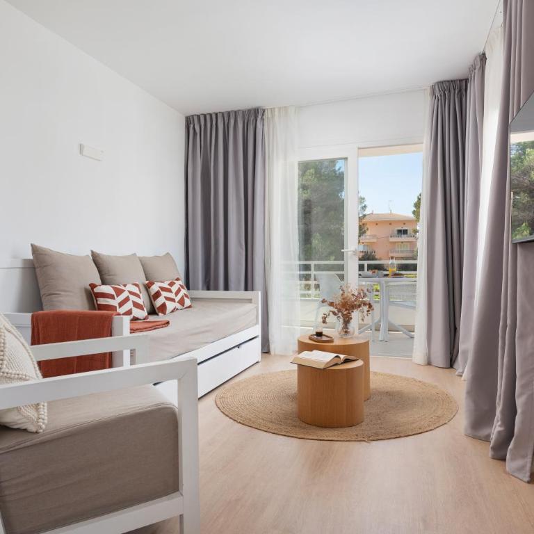 Bauló Mar Apartments - One-Bedroom Apartment with Pool View - 9