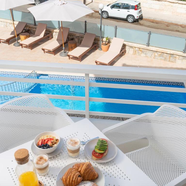 Bauló Mar Apartments - One-Bedroom Apartment with Pool View - 4