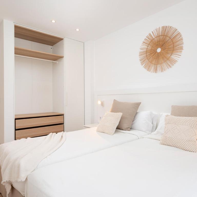 Bauló Mar Apartments - One-Bedroom Apartment with Pool View - 5