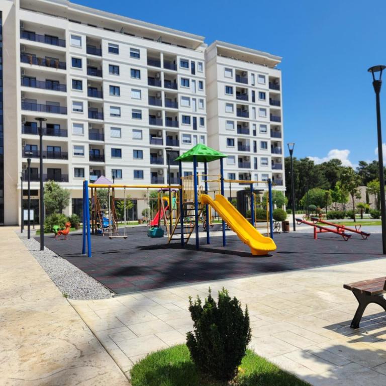 Green Apartments Podgorica With Garage - One-Bedroom Apartment - 16