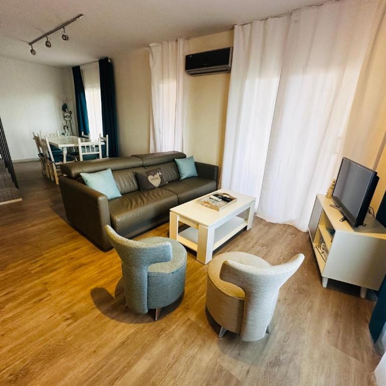 Salles Beach Duplex 45 - Three-Bedroom Apartment - 5