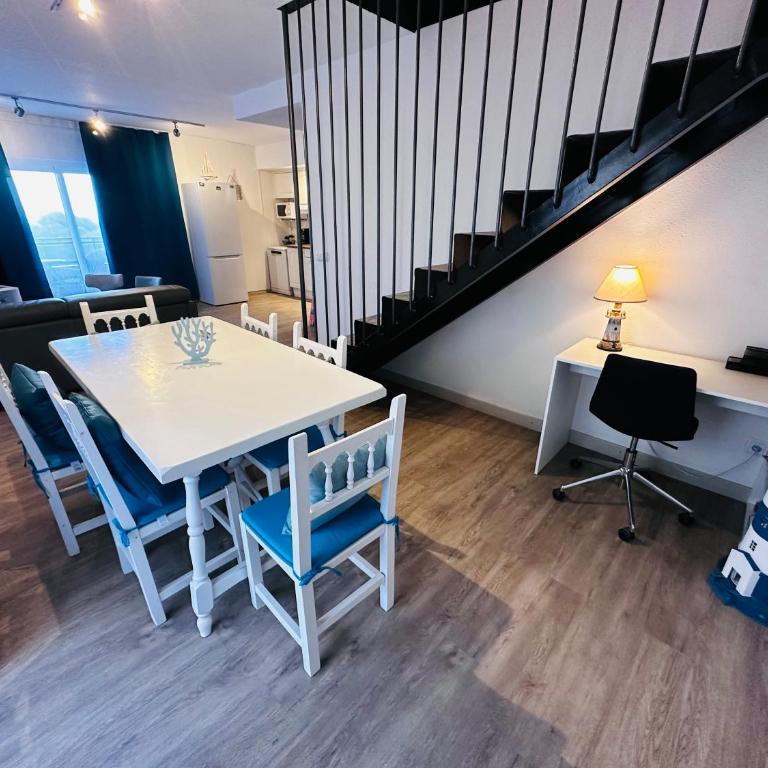 Salles Beach Duplex 45 - Three-Bedroom Apartment - 7