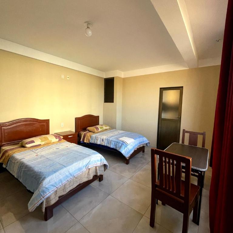 HOSTAL GALO - Habitación Doble con baño privado - 1 o 2 camas - 1